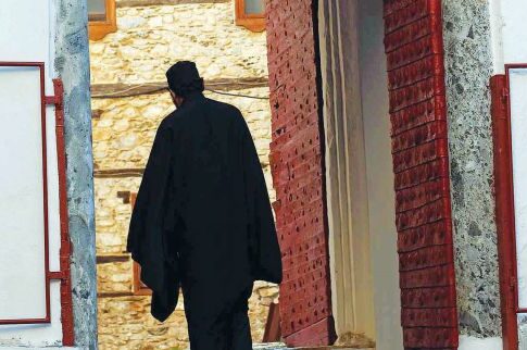 «Ιερά πυρά» για Μνημόνια και παγκοσμιοποίηση