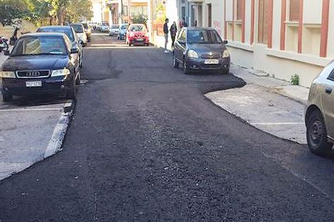 Εστρωσαν άσφαλτο στα σημεία χωρίς Ι.Χ.