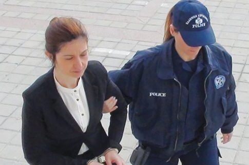 Μήνυση κατά αστυνομικού από τη σύζυγο του ναυτικού
