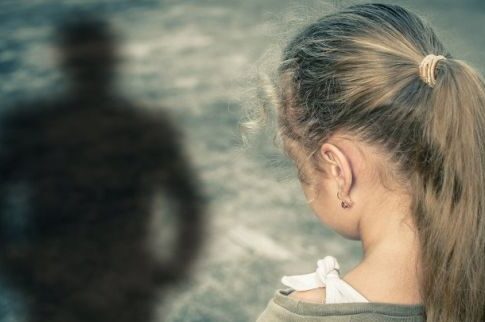 Φρίκη (!) για 9χρονη στα χέρια του πατέρα κτήνους