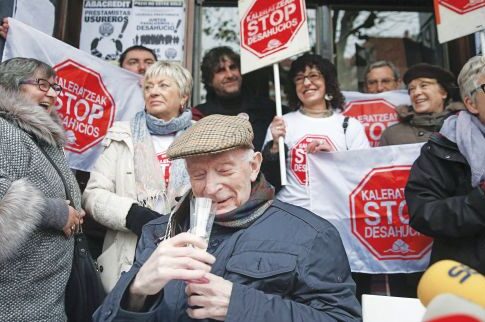 Το κίνημα «Σταματήστε τις Εξώσεις» έσωσε το σπίτι 84χρονου