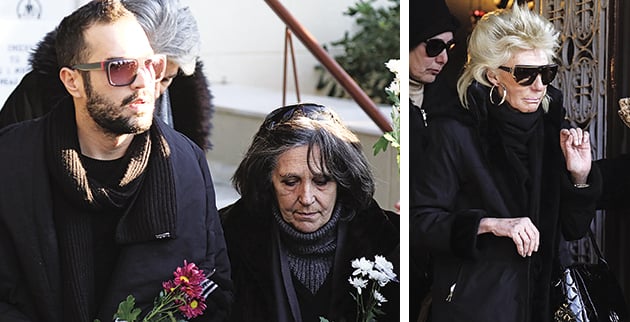 Η Ρίτα Ασημακοπούλου με τον γιο της Αλέξανδρο Χούντα. Δεξιά: Η Νάκυ Αγάθου.