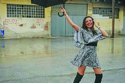 Χόρεψε στη βροχή η Νικολέττα
