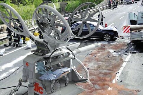 Κατασκεύασαν ασθενοφόρο drone χωρίς πιλότο, που  προσγειώνεται στον δρόμο