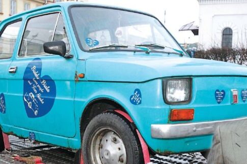 Ενα... FIATάκι δώρο των κατοίκων στον Τομ Χανκς!
