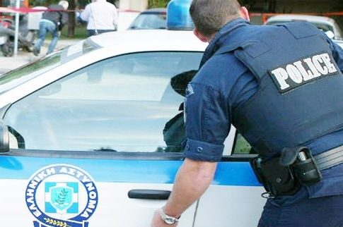 Επιτέθηκαν και λήστεψαν 22χρονη σε δρόμο της Χίου