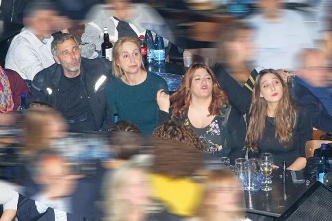 Η (τετραμελής) συνοδεία του Θοδωρή Αθερίδη
