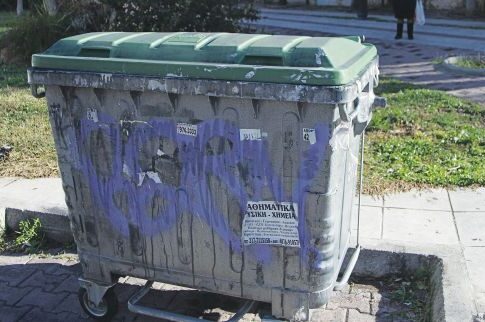 Αστεγος στραγγάλισε για ασήμαντη αφορμή τον 74χρονο που είχε βρεθεί νεκρός μέσα σε κάδο απορριμμάτων