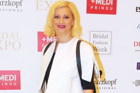 Ραχήλ Μακρή με στυλάτο outfit
