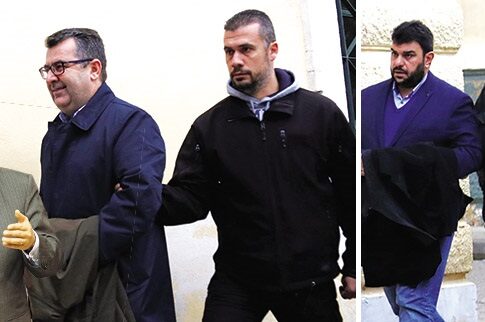 Και τώρα η απόπειρα εκβίασης
