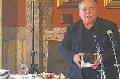 Ευχές και υποσχέσεις από τον Νίκο Βούτση