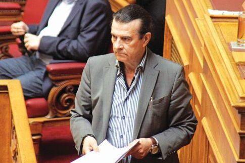 Τα (ποιητικά) αιδοία του Τάσου Κουράκη και ο «τυχερός» που θα τα παρουσιάσει!