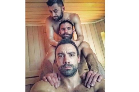 Ο «Mr Survivor» στη σάουνα!
