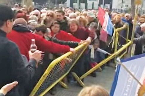 Θεσσαλονίκη: Ενταση για λίγη φασολάδα!
