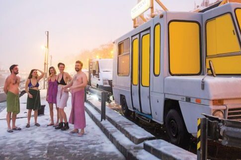 Βόλτα με λεωφορείο-κινητή σάουνα στις όχθες του Δούναβη