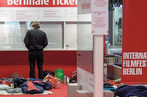 «Αντίσκηνο» από τους σινεφίλ για ένα εισιτήριο στην Μπερλινάλε