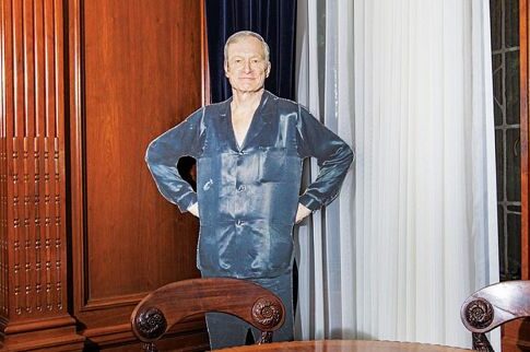 Σημάδια εγκατάλειψης στη βίλα του «Μr Playboy»