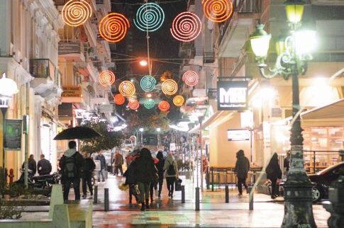 Εβαλε τα αποκριάτικα και επισήμως η Πάτρα