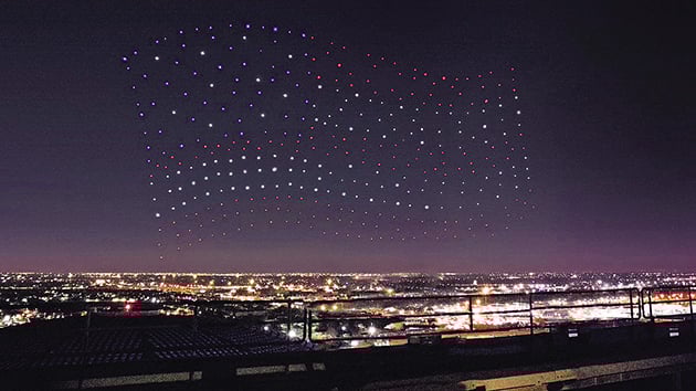 Tα 300 drones που σχημάτισαν την αμερικανική σημαία