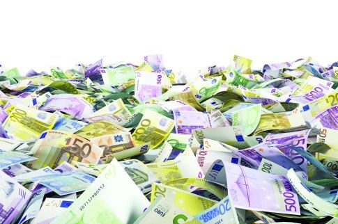 Απίστευτο! Κρητικός επέστρεψε σε τουρίστες τσάντα με 12.000 ευρώ!