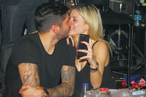 Full in love και μέσα στα μέλια