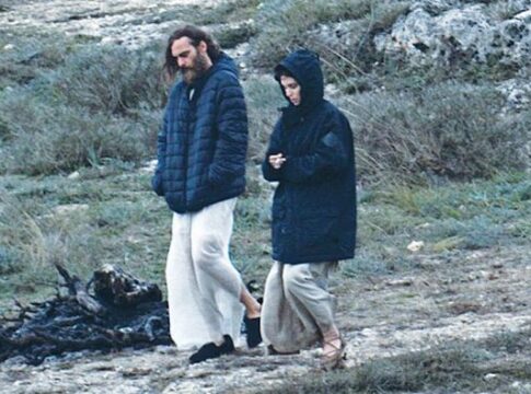 «Φύγε! Κρατάω μπουκάλι!»