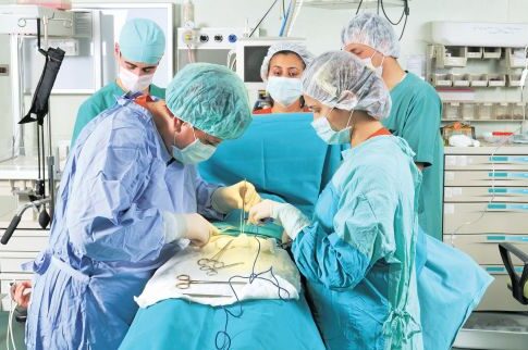 Eπέμβαση αλλάζει τη ζωή γυναικών που χτυπήθηκαν από καρκίνο