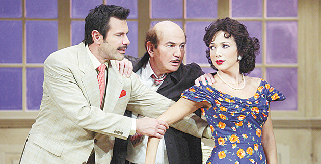 Ο Κοντογιαννίδης στο θέατρο μαζί με τους συναδέλφους του Ιωσήφ Μαρινάκη και Χριστίνα Αλεξανιάν