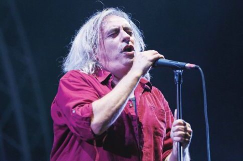 Σοκ για Αγγελάκα! «Εσβησε» παλιός φίλος του μέσα  στο καμαρίνι του