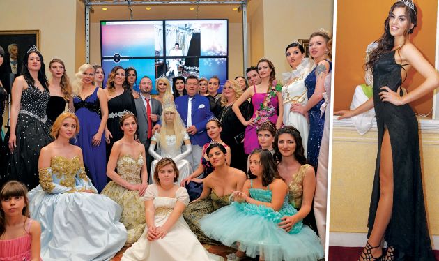 Ο Θοδωρής Τρανούλης μαζί με τις μεγάλες και μικρές πρωταγωνίστριες της επετειακής επίδειξης μόδας του οίκου του. Δεξιά: Η αναπληρωματική Σταρ Ελλάς Ραφαέλα Ροδινού