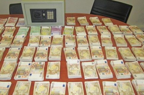Εξαρθρώθηκε σπείρα  τοκογλύφων που  διατηρούσε ολόκληρο «θησαυροφυλάκιο»