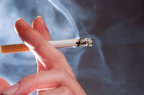 Αυστηρά πρόστιμα  για όσους ανάβουν  τσιγάρο σε χώρους όπου απαγορεύεται