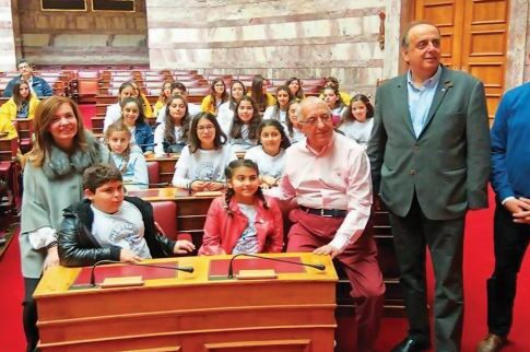Οι 42 μαθητές του Ζωγράφειου Λυκείου  (της Κωνσταντινούπολης) στο Κοινοβούλιο!