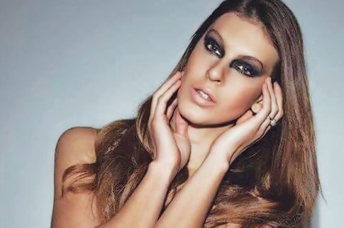 «Σφαγή» για την sexy «μαχήτρια»