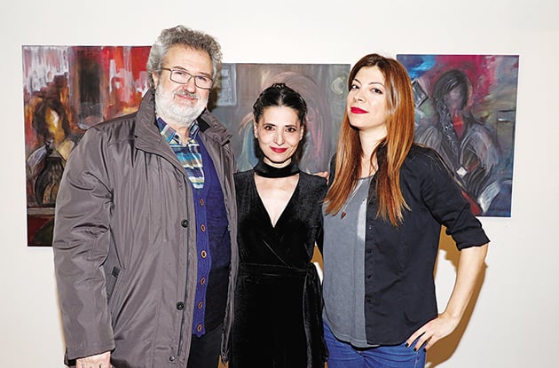 Ο Κώστας Βαλαής με την εικαστικό και την ιδιοκτήτρια της γκαλερί Τζωρτζίνα Θέου