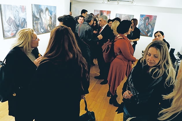 Πλήθος κόσμου θαύμασε τα έργα της εικαστικού Κατερίνας Σταμπολίτη στην γκαλερί Art Zone 42