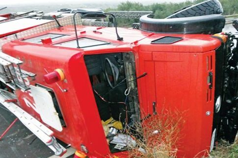 Δύο τραυματίες από πτώση (20 μέτρων) πυροσβεστικού οχήματος