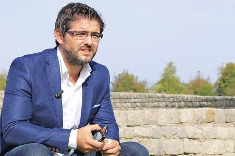Προκλητικά γυρίσματα στην Πρέβεζα από Αλβανό δημοσιογράφο