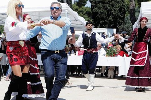 Τα φλας  στο ζεύγος Πατούλη
