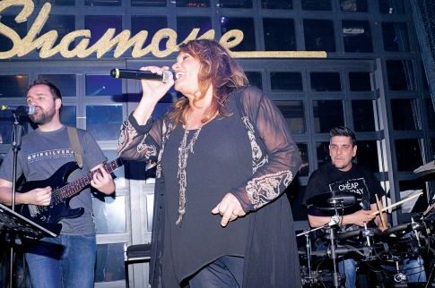 Ελπίδα, εσύ, σούπερ σταρ σε Eurovision πάρτι