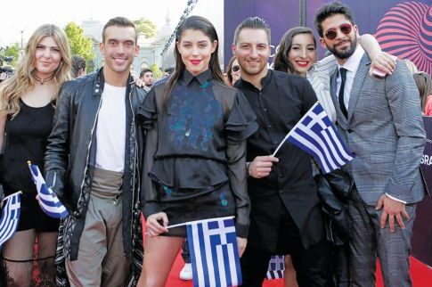 Hi-tech Demy μέσα σε νερά και φλόγες!