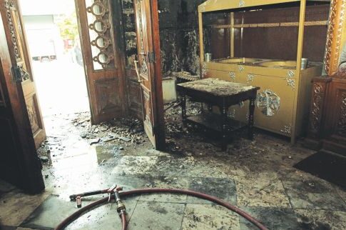 Στις φλόγες ο ιστορικός ναός του Αγ. Δημητρίου στου Ψυρρή