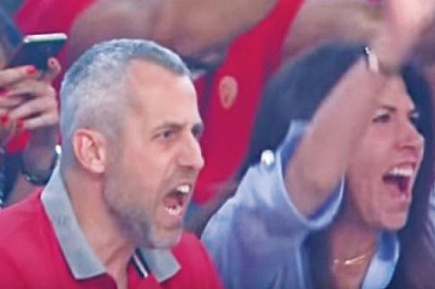 Σάλος με τους πανηγυρισμούς του εισαγγελέα Μπαξεβάνη