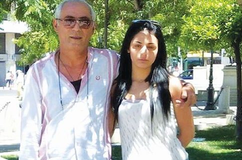 Ανοιξε η γη και την κατάπιε