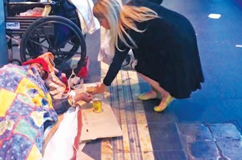 Η «Espresso» βγήκε στον δρόμο με τους «φύλακες αγγέλους» των αστέγων!