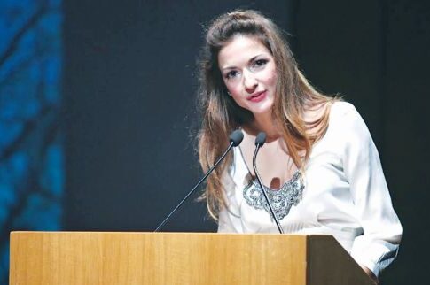 Μια ψηλή με δωδεκάποντα στο πλευρό του Κυριάκου