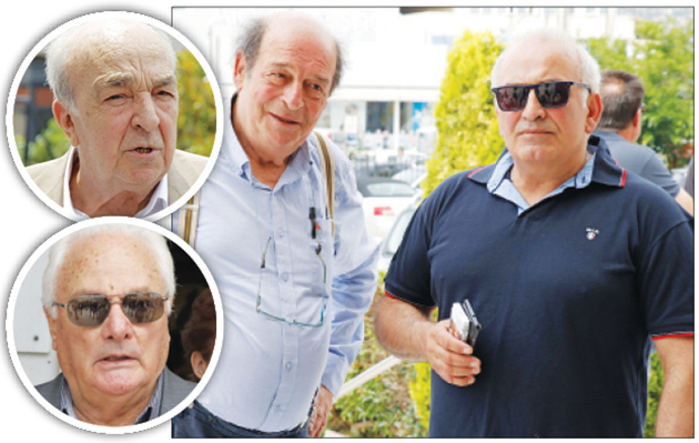 ΦΙΛΟΙ • Μανούσος Μανουσάκης (αριστερά) και Δημήτρης Μαυρόπουλος στο Νεκροταφείο της Νέας Μάκρης. Μικρές φωτό: Ο Αντώνης Τέμπος (πάνω) και ο Γιώργος Πάντζας