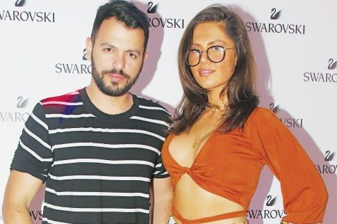 H Tσαγκρινού  με αβυσσαλέο  ντεκολτέ