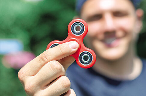 Τα fidget spinners είναι του... Σατανά