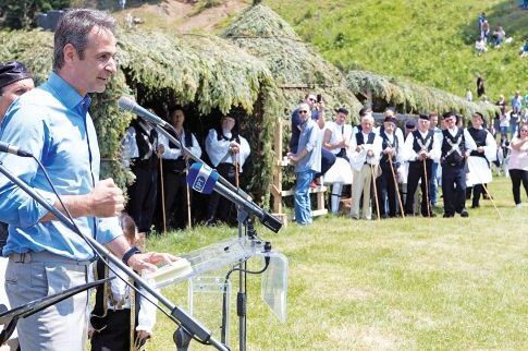 «Αντάμωσε» τους Σαρακατσάνους (στο Περτούλι) ο Κ. Μητσοτάκης